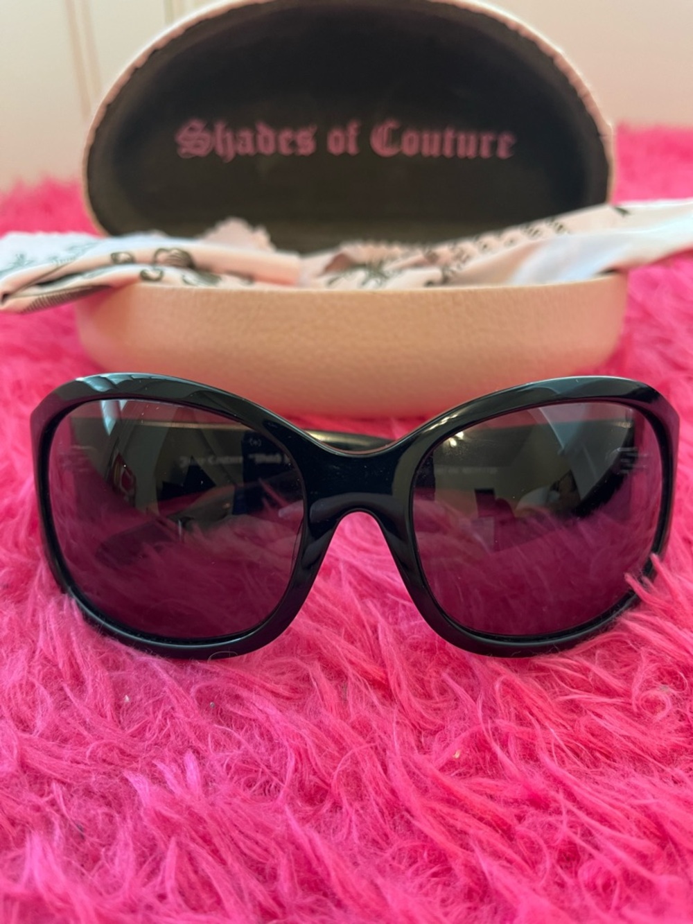 Women’s Black Oversized Sunglasses